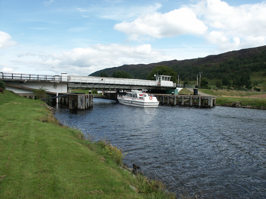 Caledonian Canal, Aberchalder Swing Bridge